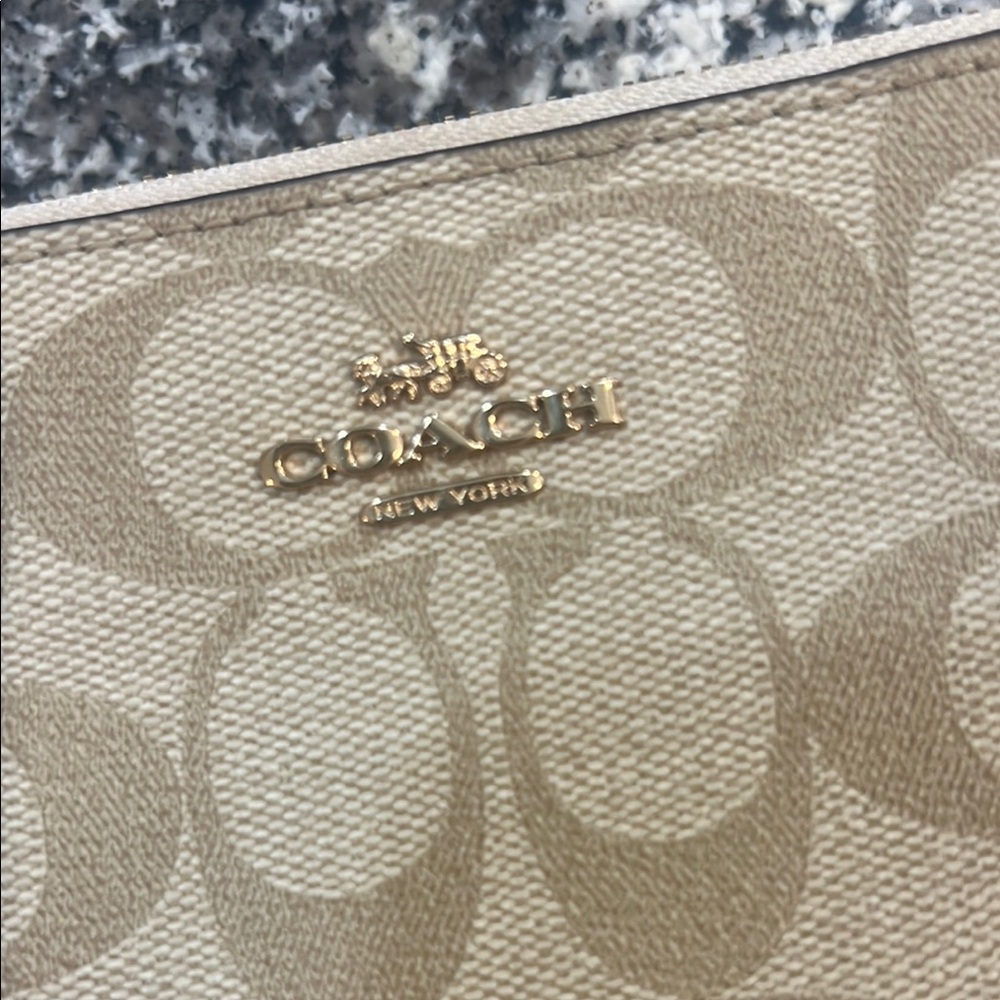 Coach Beige Monogram Wristlet, NWT, double zipper, 🤍🤎🤍🤎🤍